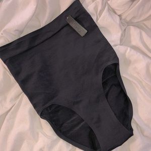 Brand new/ never worn SKIMS